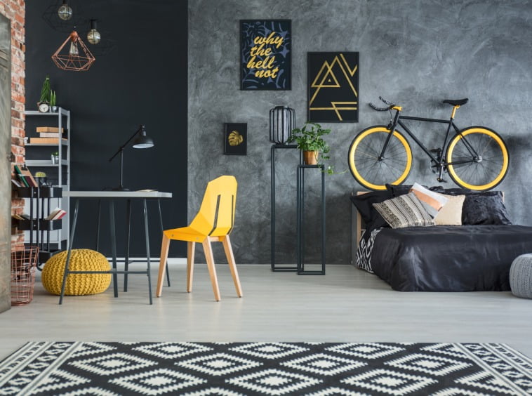 Flat with yellow decors